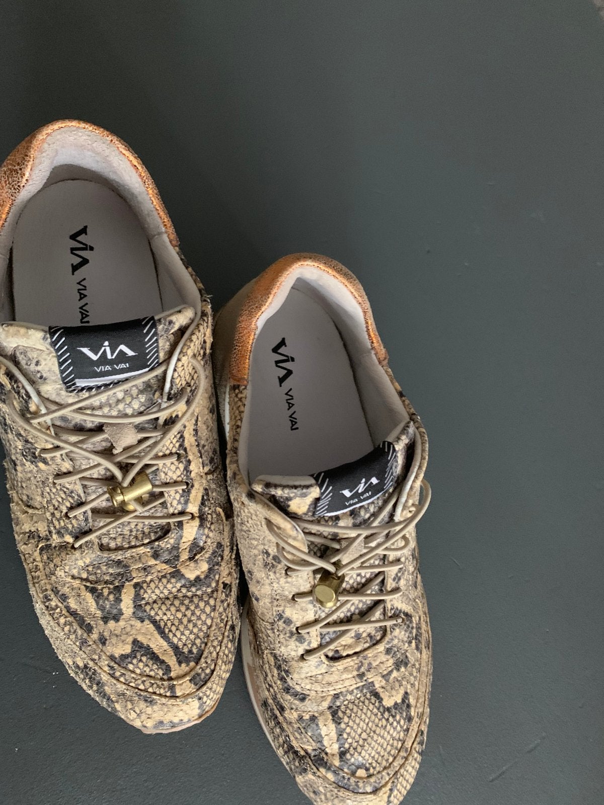 Via vai sneakers leer 39, Kleding | Dames, Schoenen, Ophalen of Verzenden, Beige, Sneakers of Gympen