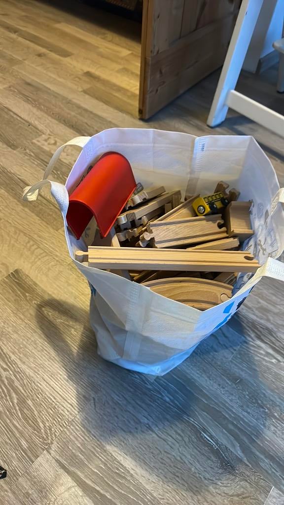Ikea treinbaan, met treinen en 2 uitbreidings pakketten, Ophalen of Verzenden, Zo goed als nieuw