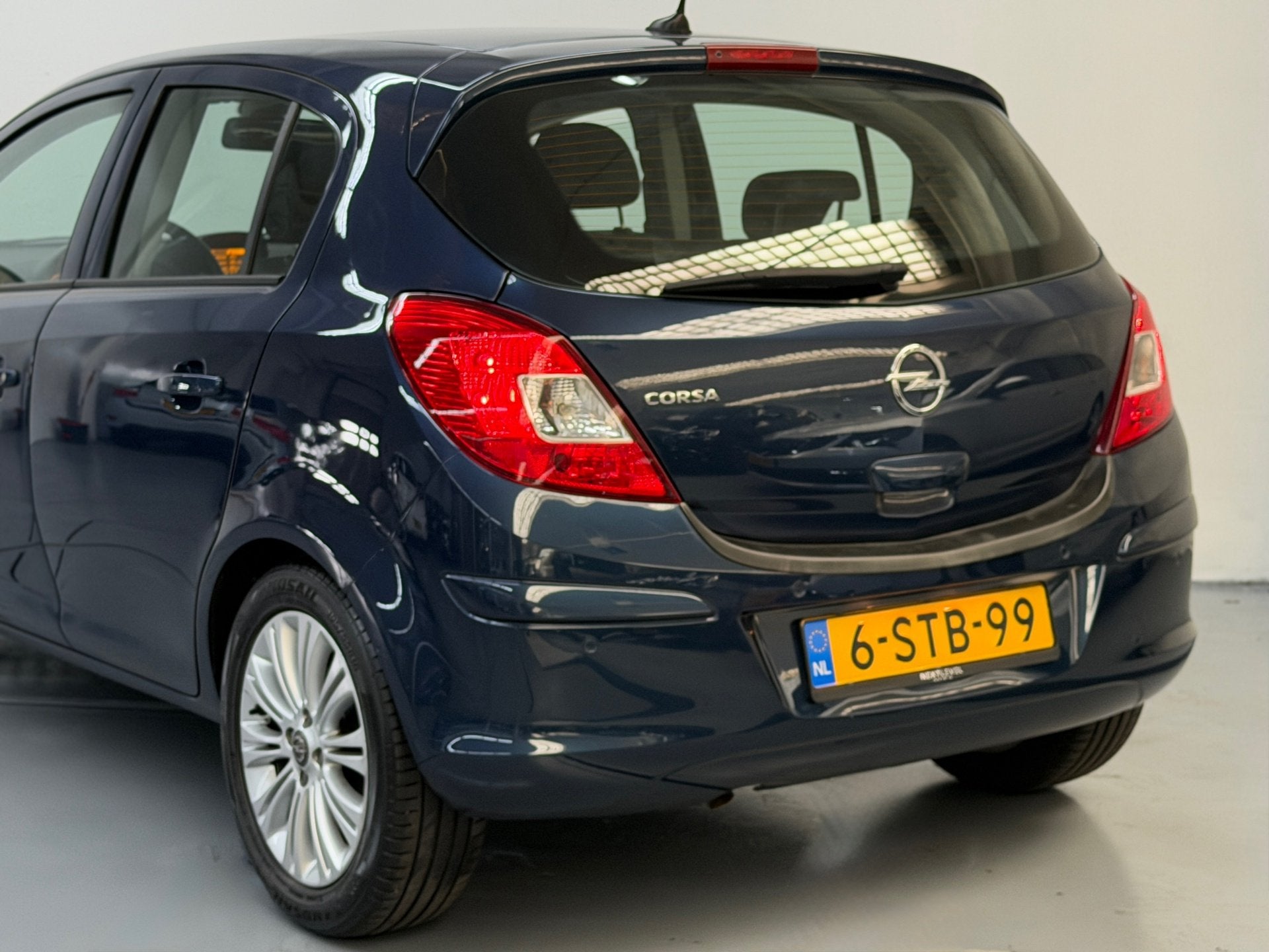 Foto 8 van Opel Corsa 1.4-16V Cosmo Navi Cruise NL Auto
