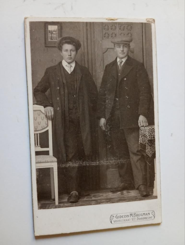 CDV Dordrecht Twee Mannen, Verzamelen, Foto's en Prenten, Gebruikt, Foto, Ophalen of Verzenden, Voor 1940