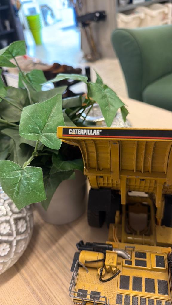 Caterpillar 793D Dumper Model - Schaalmodel, Gebruikt, 1:32 tot 1:50, Kringloop tegen armoede, Kringloopdebilt.nl