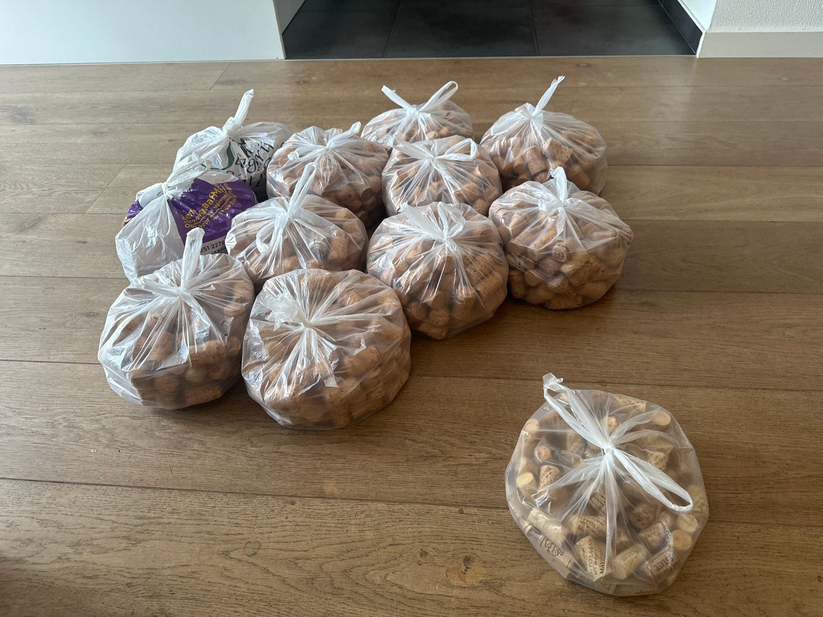 1100 champagre kurken en 83 wijnkurken, Hobby en Vrije tijd, Knutselen, Ophalen of Verzenden, Zo goed als nieuw