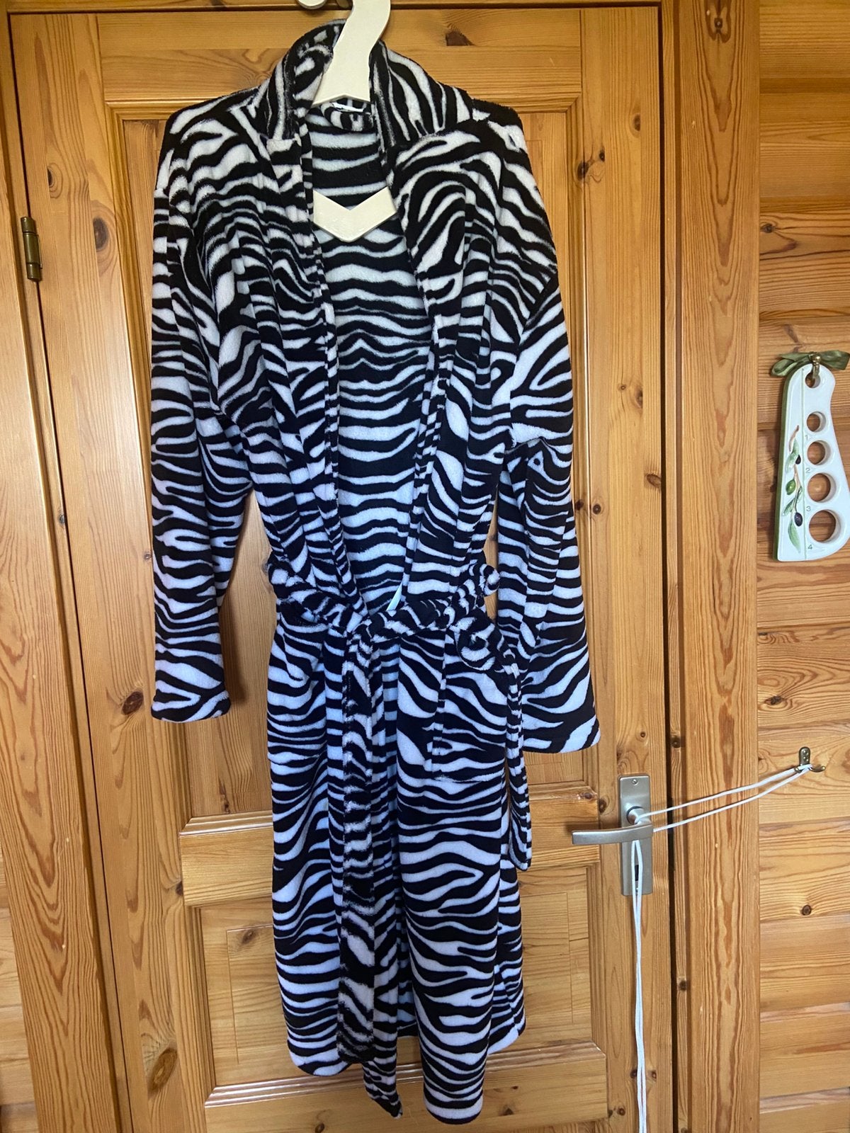 Ochtendjas zebra zwart wit peignoir Fluffy 42/44, Kleding | Dames, Ophalen of Verzenden, Zo goed als nieuw, Maat 42/44 (L)