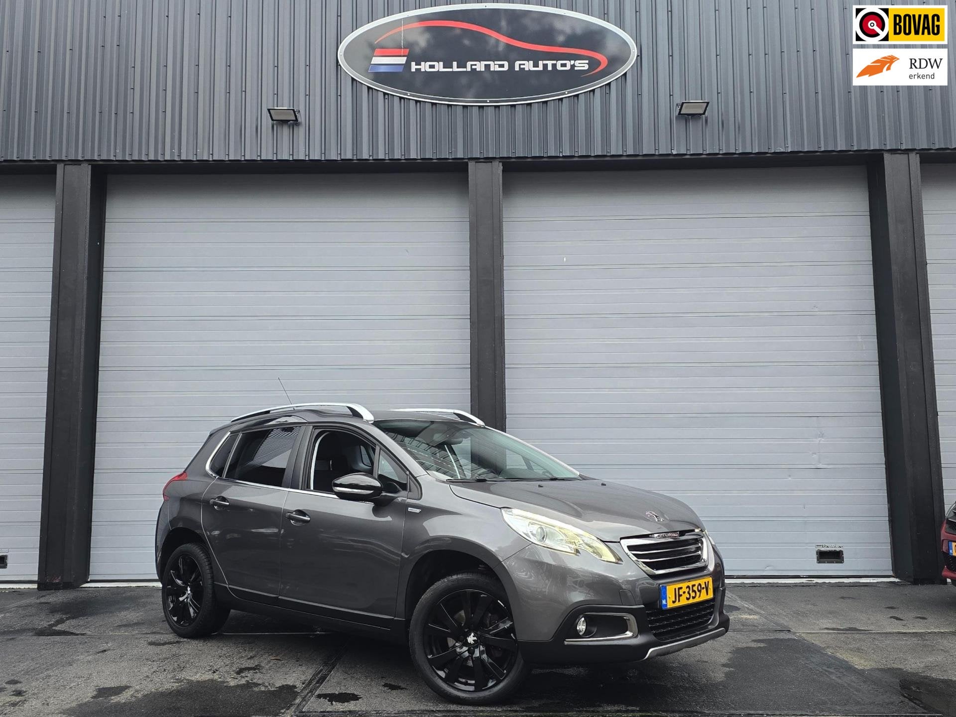 Peugeot 2008 1.2 PureTech Urban Cross, Voorwielaandrijving, Gebruikt, 1270 kg, Leder en Stof