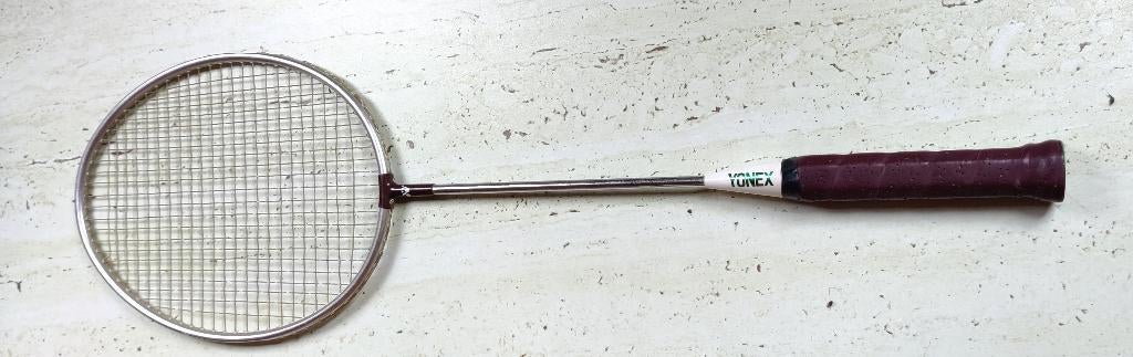 YONEX badminton racket  B – 850 In prima staat, Ophalen of Verzenden, Zo goed als nieuw, Racket(s)
