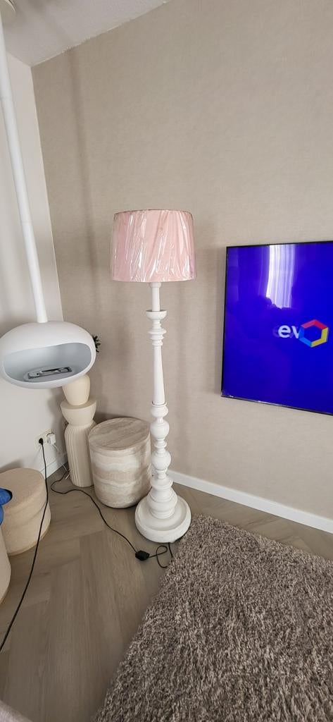 Witte Barok Staande Lamp met Roze Lampenkap, Huis en Inrichting, Lampen | Vloerlampen, Ophalen, Gebruikt, :, 150 tot 200 cm