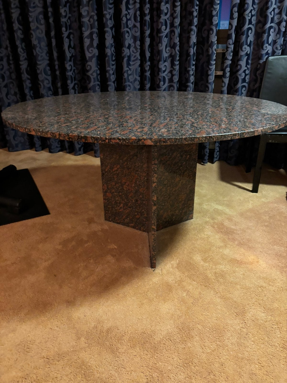 Eettafel marmer/graniet in roodbruine en grijze tinten, Huis en Inrichting, Ophalen, Overige materialen, 100 tot 150 cm, Rond