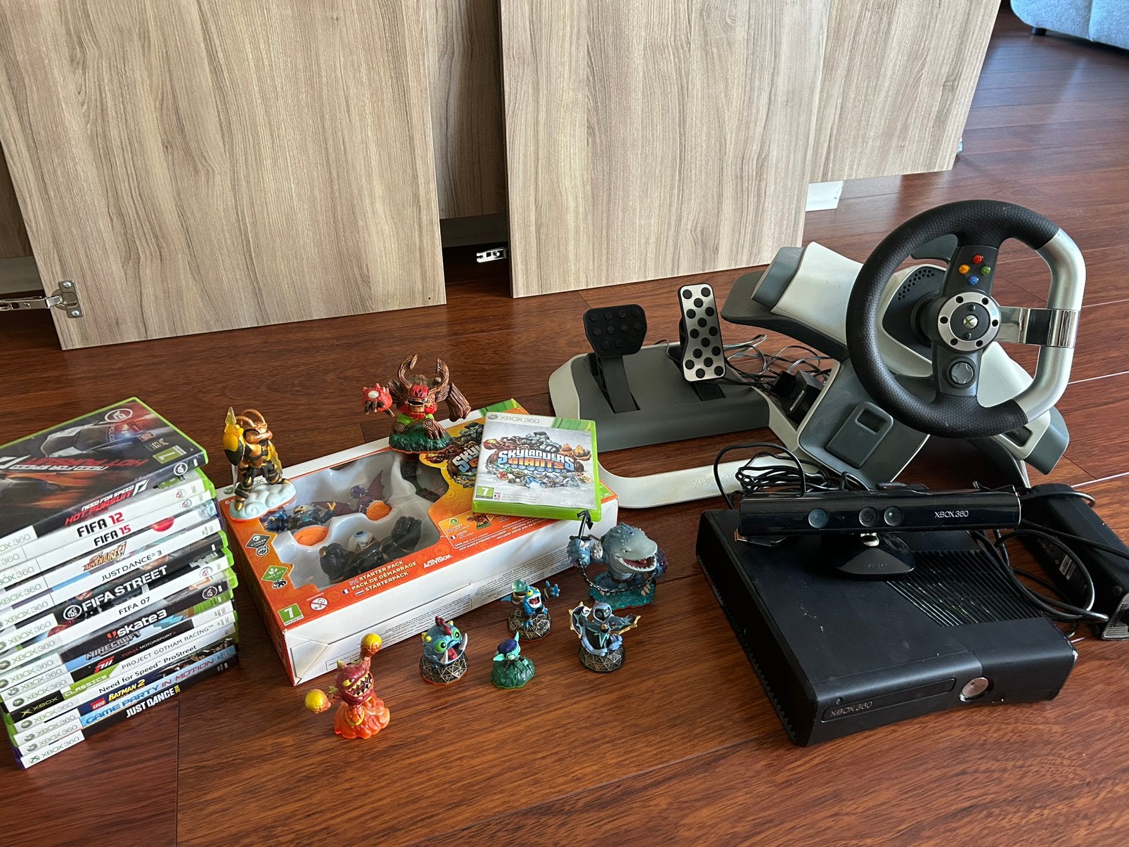 XBOX 360 + kinect + racestuur + skylanders, Avontuur en Actie, Ophalen of Verzenden, Zo goed als nieuw, 3 spelers of meer