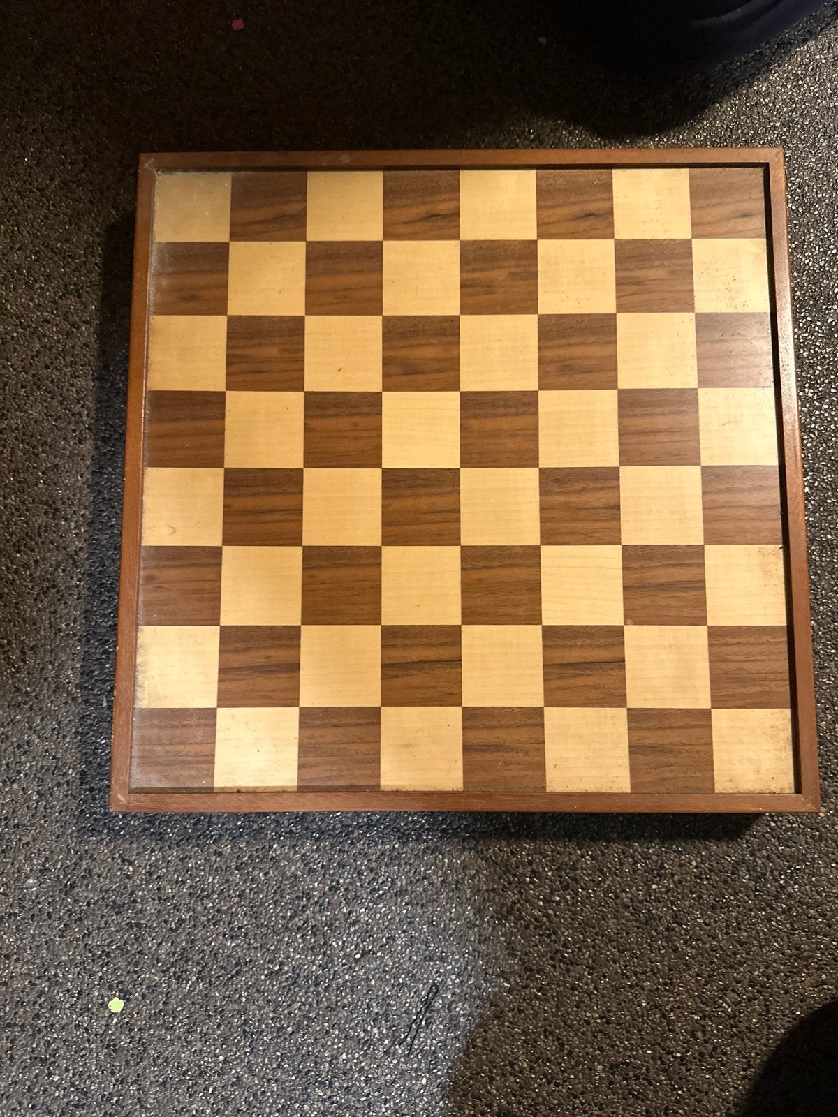 Uniek schaakspel met houten bord en figuren, Een of twee spelers, Ophalen, Gebruikt, Reisspel