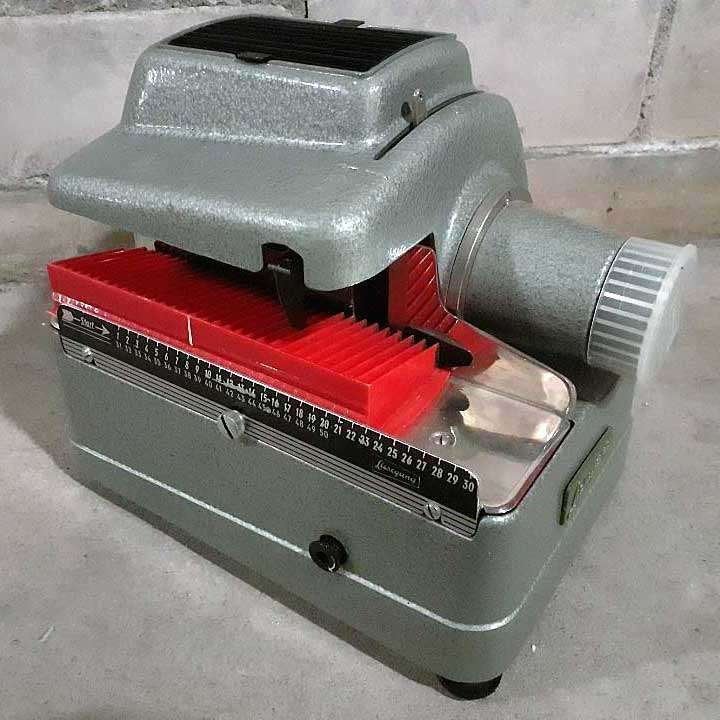 Liesegang vintage diaprojector (230V 150W gloeilamp stuk) e0, Ophalen of Verzenden