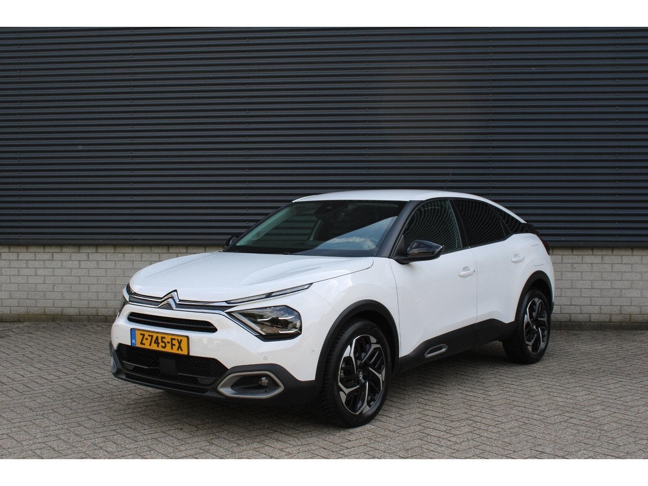 Citroën C4 1.2 Puretech Shine (bj 2023, automaat), Auto's, Gebruikt, 1199 cc, Wit, 3 cilinders