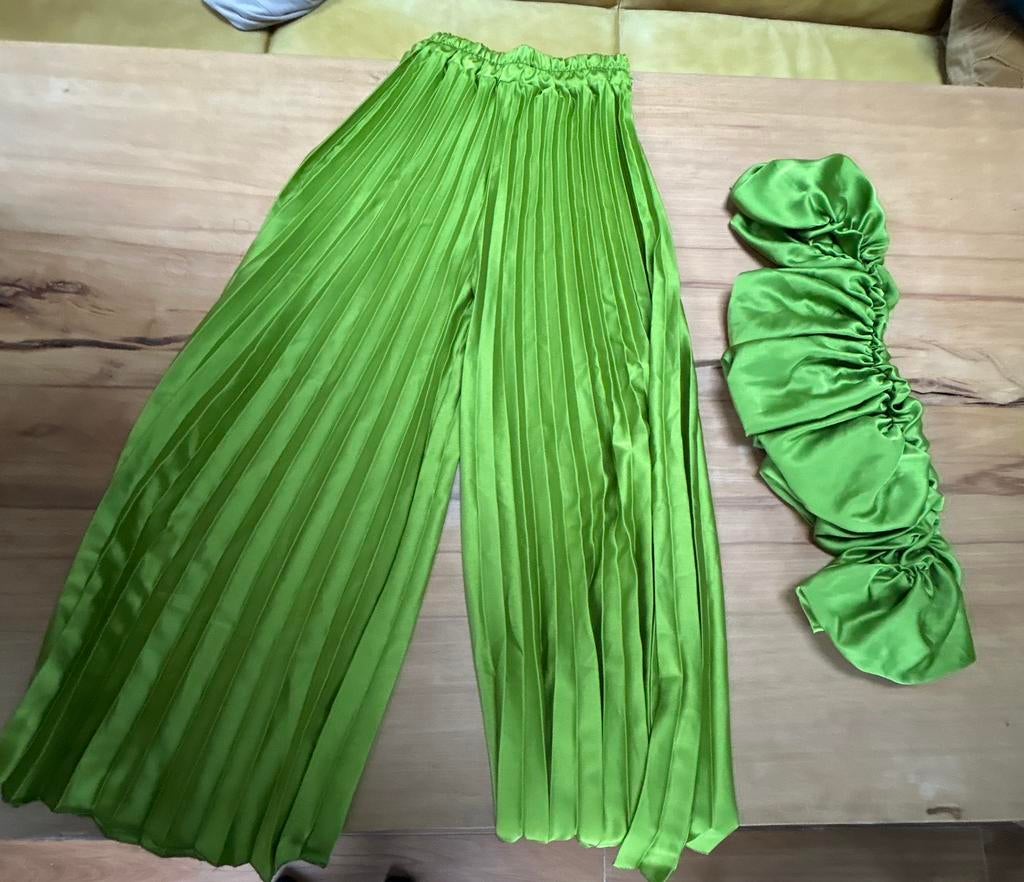 Groen setje, hip en go, maat S/M, Kleding | Dames, Ophalen of Verzenden, Nieuw, Maat 38/40 (M)