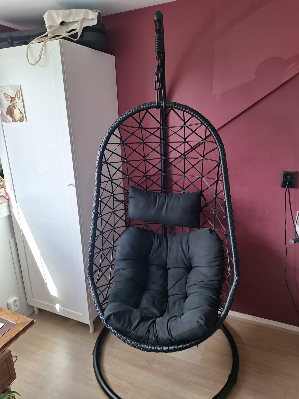 Zwarte eggchair met standaard en kussens, Huis en Inrichting, Ophalen, Metaal, Gebruikt, Modern, Lounge