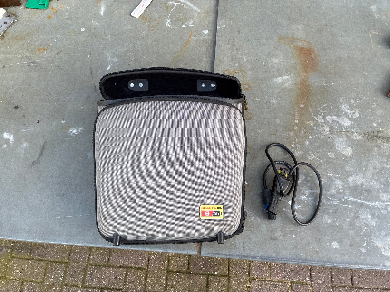 Sparta E-bike Accu 9 Ah met Oplader, Gebruikt