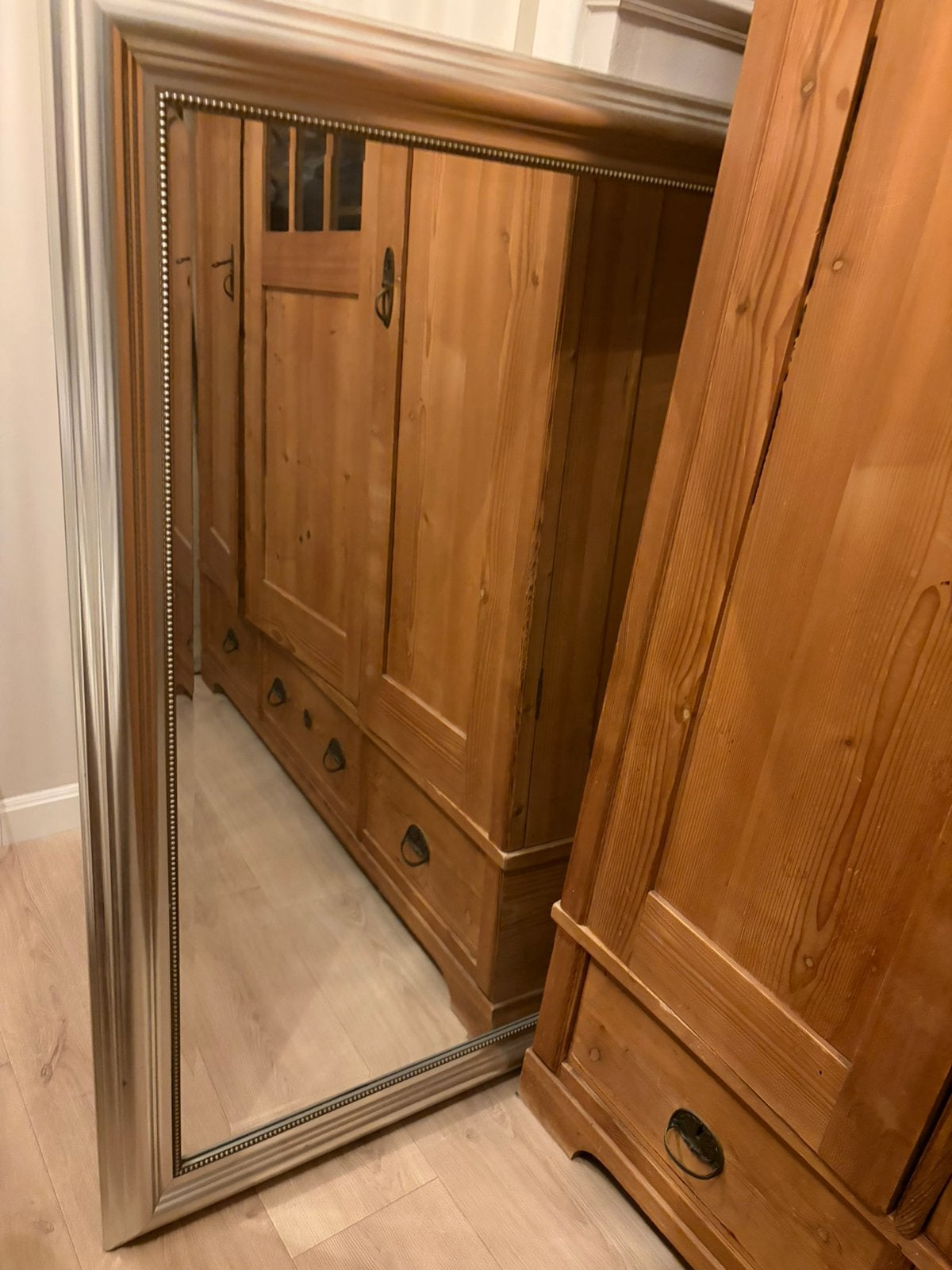 Zilverkleurige grote spiegel, Huis en Inrichting, Woonaccessoires | Spiegels, Ophalen, 100 tot 150 cm, Zo goed als nieuw, 75 tot 100 cm
