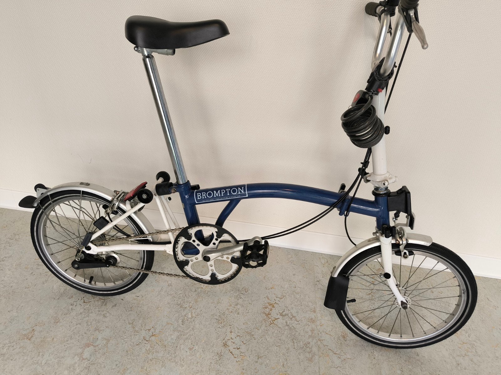 Blauwe Brompton Vouwfiets weinig gebruikt, Fietsen en Brommers, Fietsen | Vouwfietsen, Brompton, 16 tot 18 inch, Versnellingen