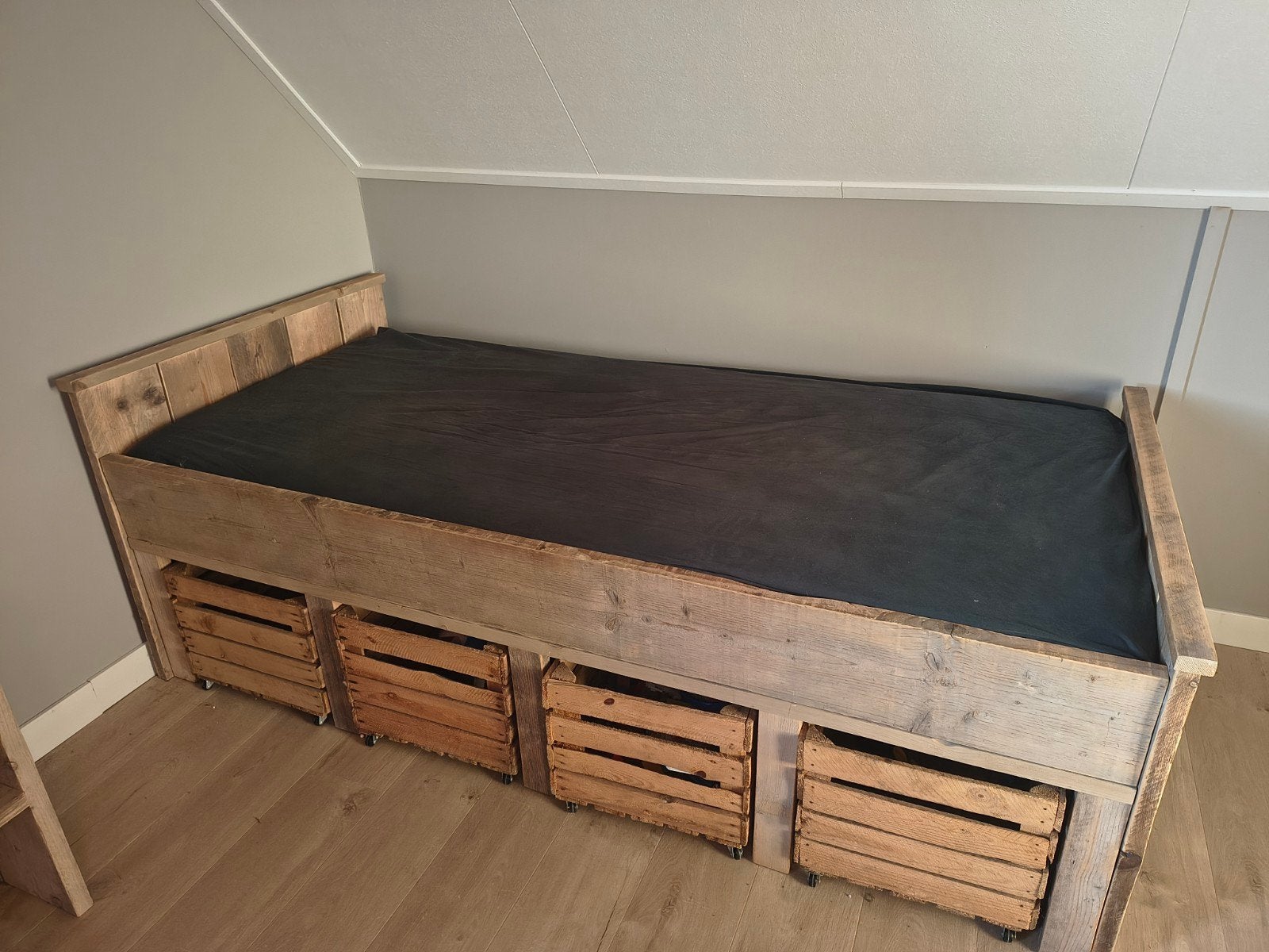 Steigerhouten bed met 4 stuks fruitkistjes, Ophalen, 50 – 75, 200 cm of meer, Zo goed als nieuw