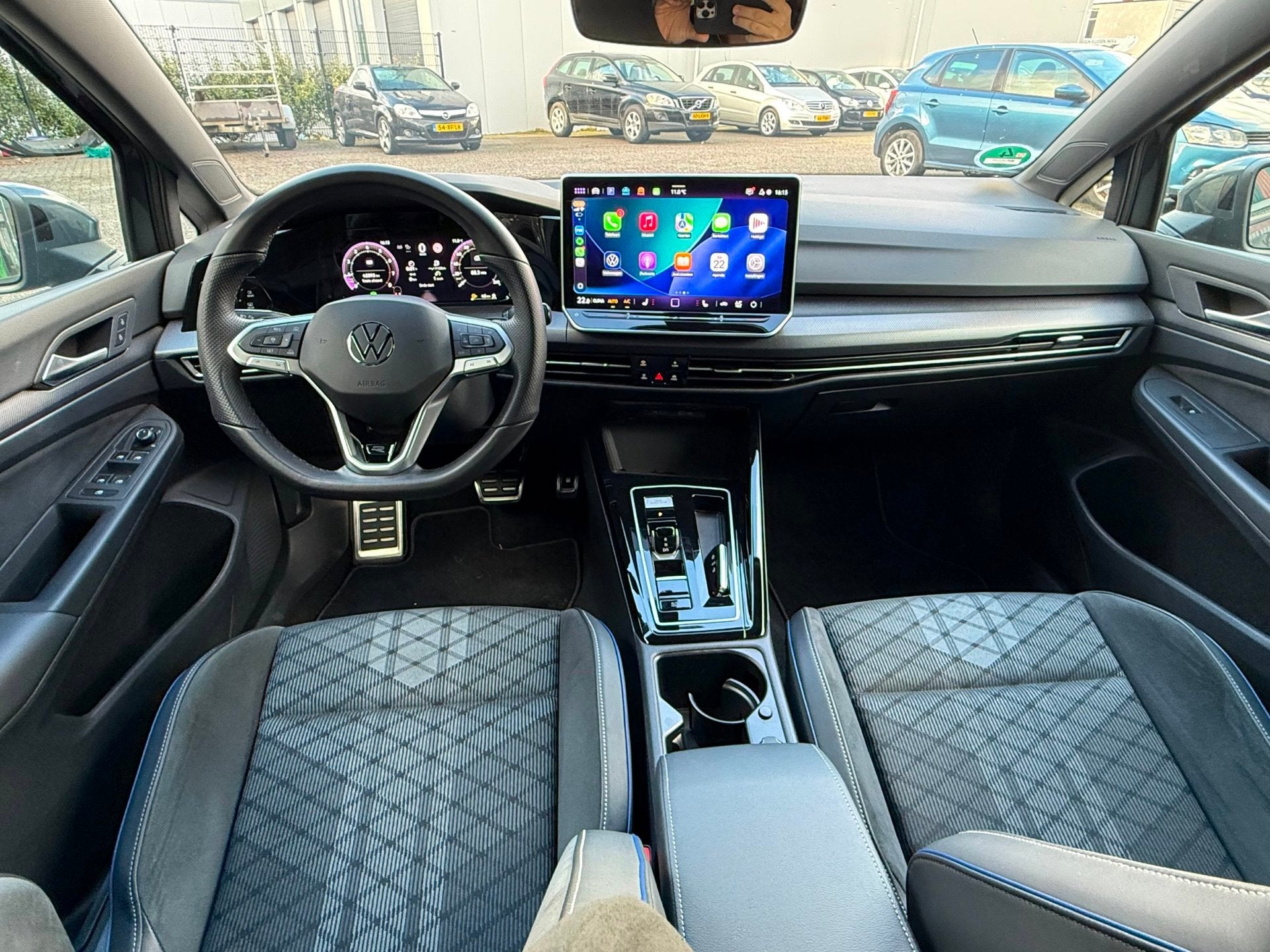 Volkswagen GOLF 1.5 eTSI R-Line Edition ACC/CAMERA/CARPLAY, Auto's, Dealer onderhouden, 4 cilinders, 150 pk, Bedrijf