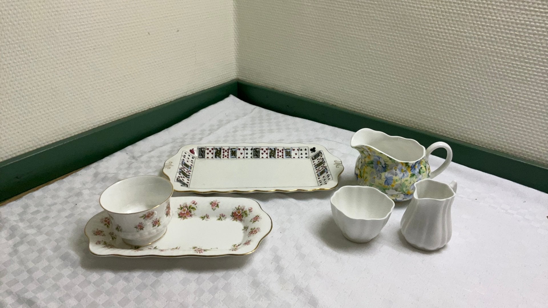 Queens, schaaltjes, kannetjes, bone china, vintage, Antiek en Kunst, Ophalen of Verzenden