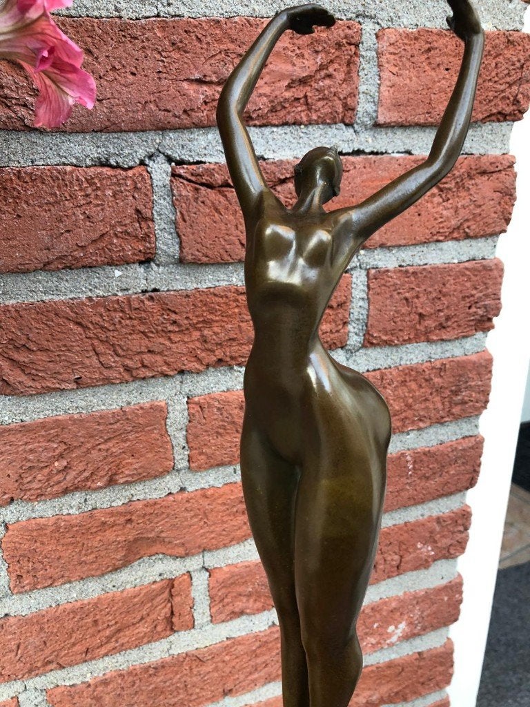 bronzen beeld elegant nude vrouw, Antiek en Kunst, Kunst | Beelden en Houtsnijwerken, Ophalen of Verzenden, Brons