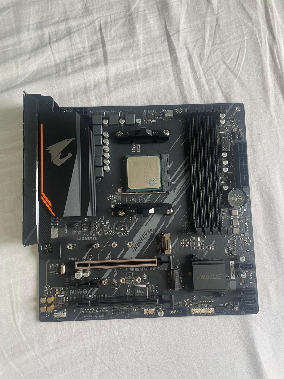 Amd b550m Aorus Elite mobo+Ryzen 7 5800x cpu combo, Ophalen of Verzenden, Zo goed als nieuw, AMD, DDR4