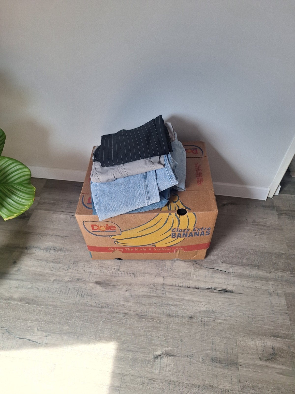 Bananendoos vol kleding (XS-L) - nieuw en gebruikt, Ophalen