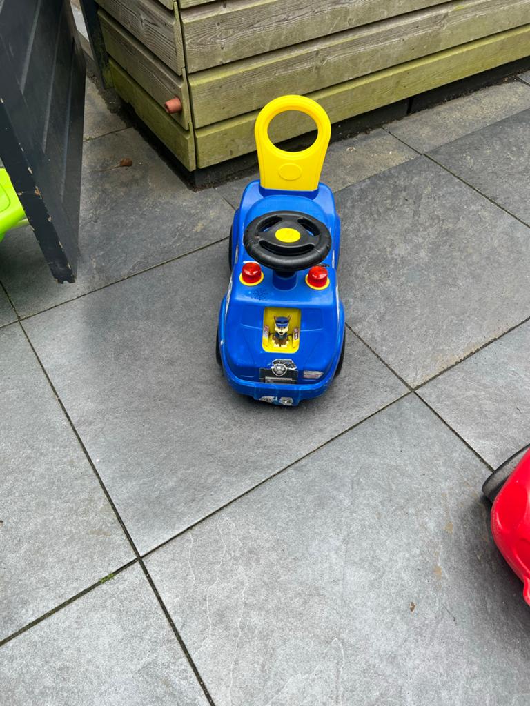 Loopvoertuigjes, step, boks set en glijbaan voor kinderen, Ophalen, Zo goed als nieuw