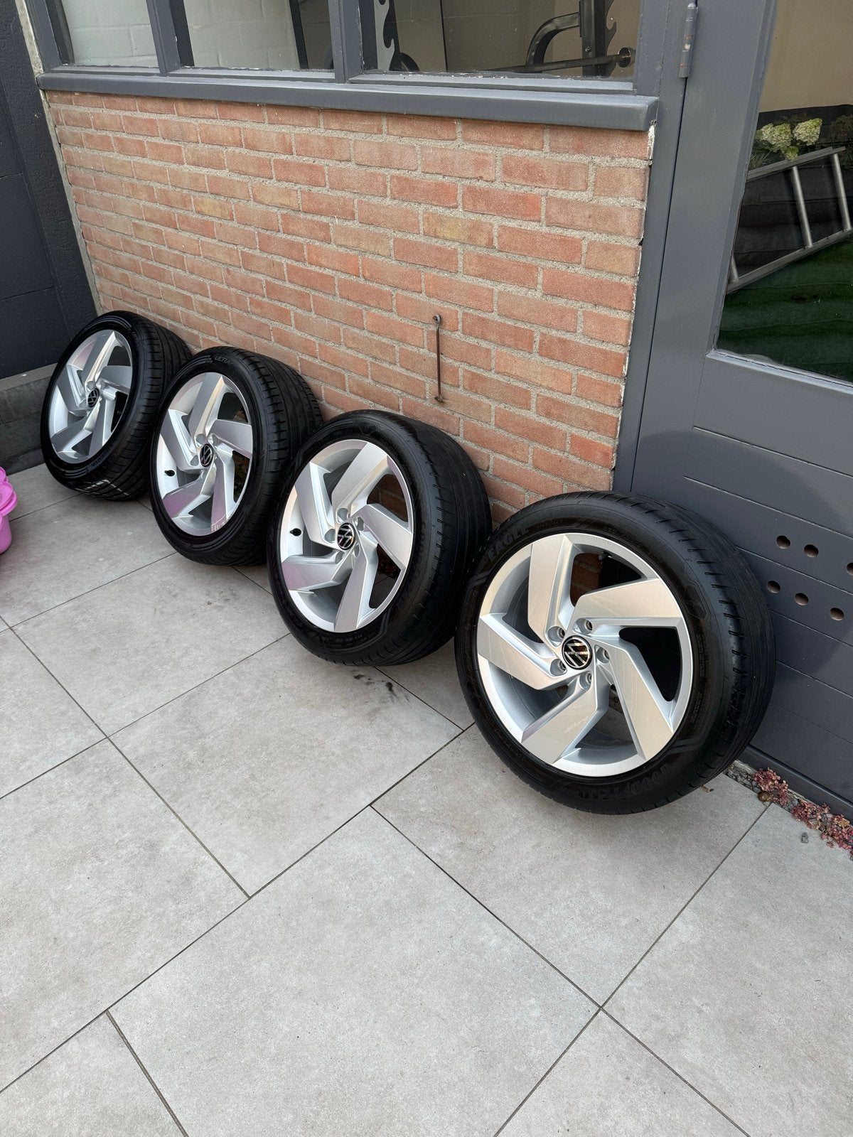 Set van 4 VW Velgen met Zomerbanden - 225/45 R17, Auto-onderdelen, Banden en Velgen, Ophalen, Gebruikt, Banden en Velgen, 17 inch