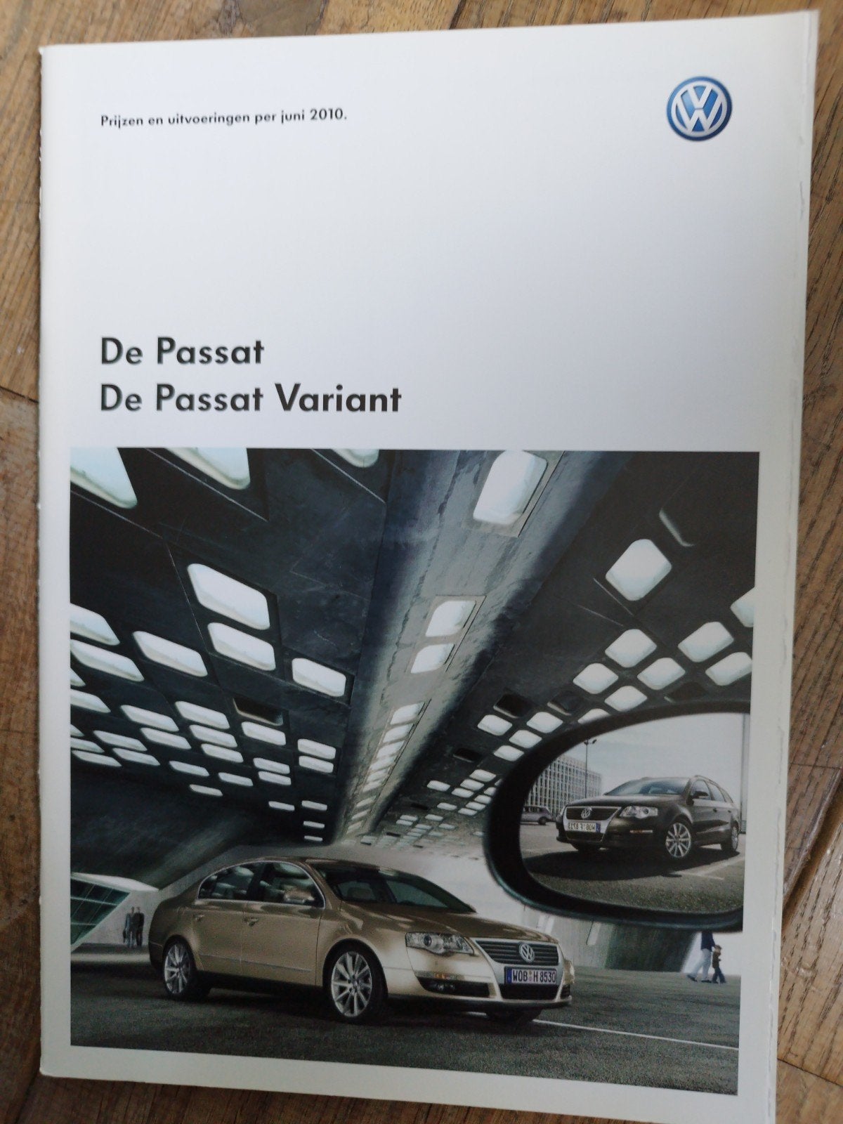 Volkswagen Passat Prijslijst en Uitvoering Juni 2010, Gelezen, Volkswagen, Ophalen of Verzenden, Volkswagen