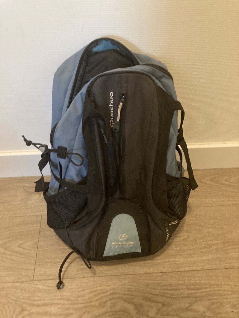 Grijs en zwart Rugtas, 25 tot 40 cm, Zo goed als nieuw, Trekking, Ophalen
