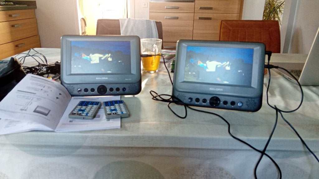 Salora duo dvd speler voor in de auto, Draagbaar, Zo goed als nieuw, Ophalen, Overige merken