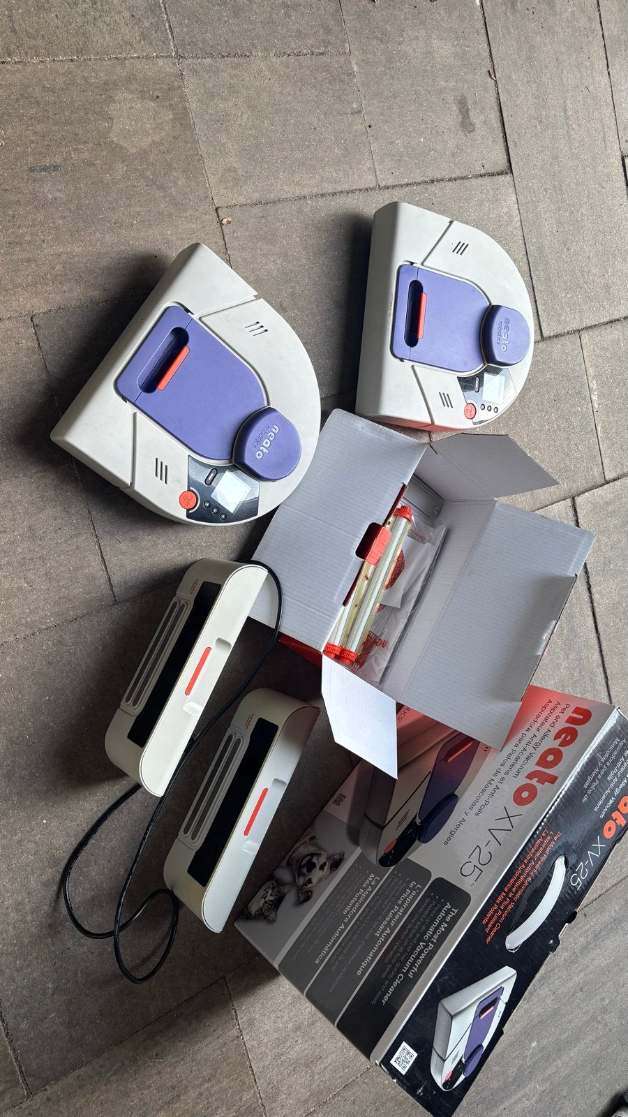 Lotje Neato XV-25 Robotstofzuigers, Witgoed en Apparatuur, Stofzuigers, Ophalen, Gebruikt, Oplaadstation, Robotstofzuiger