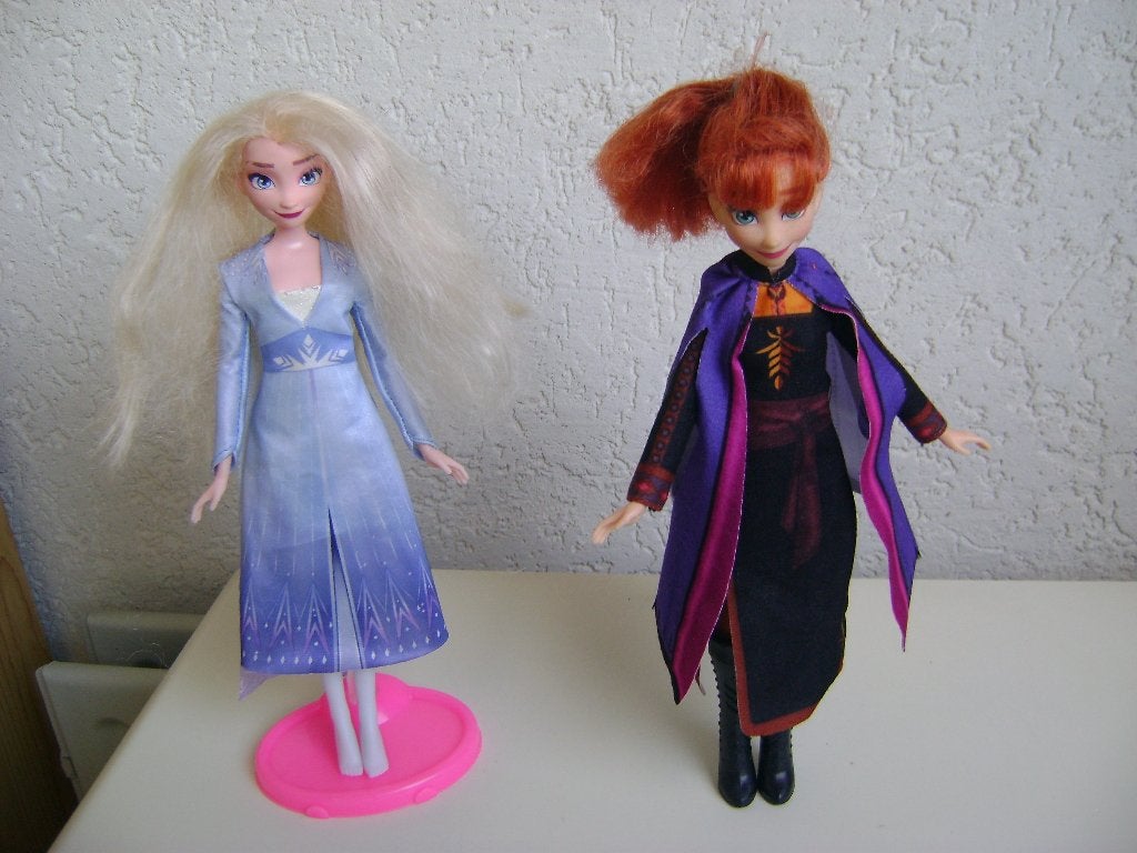 anna met jurk cape laarzen elsa hasbro uit2018 jurk slierten, Ophalen of Verzenden, Zo goed als nieuw, Barbie