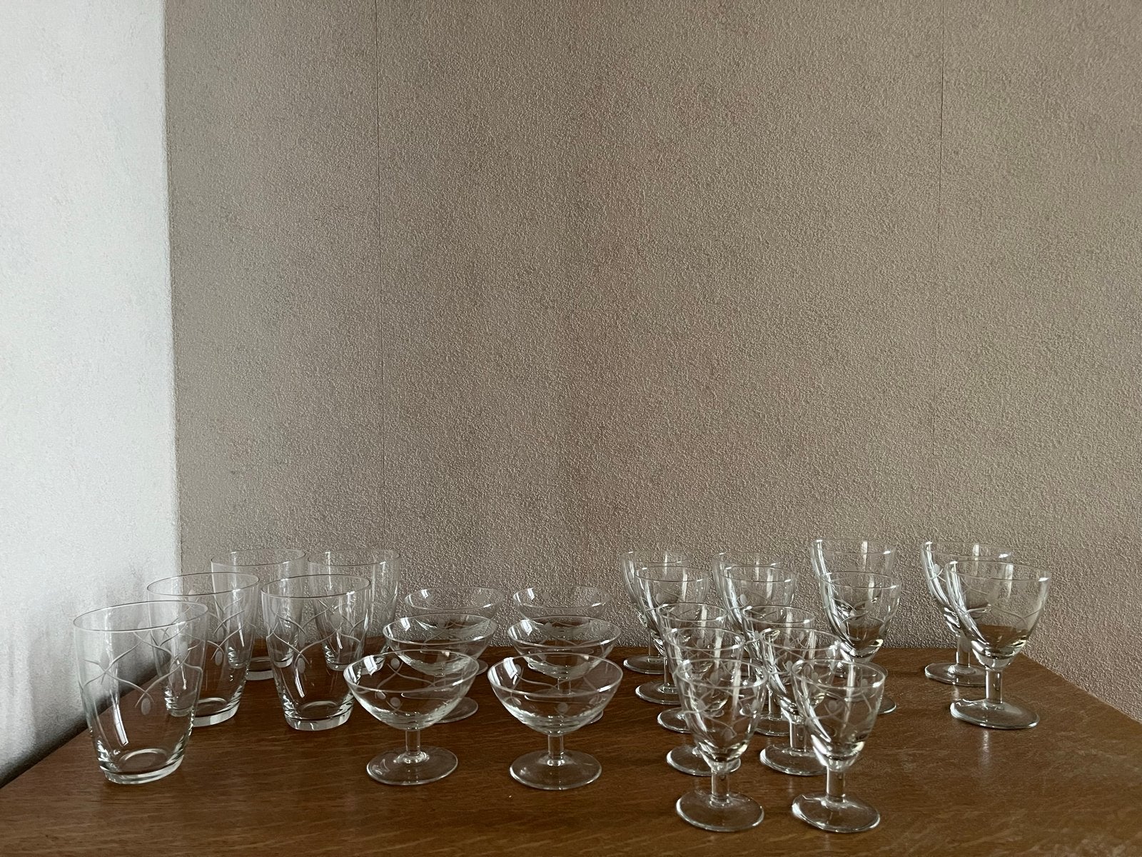 Diverse set van vintage glazen met gravure, Antiek en Kunst, Ophalen