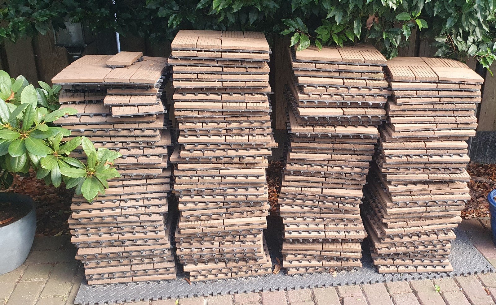 135 klikbare composiet terrastegels (30x30) - Lichtbruin, Gebruikt, Composiet, Ophalen of Verzenden, 10 m² of meer