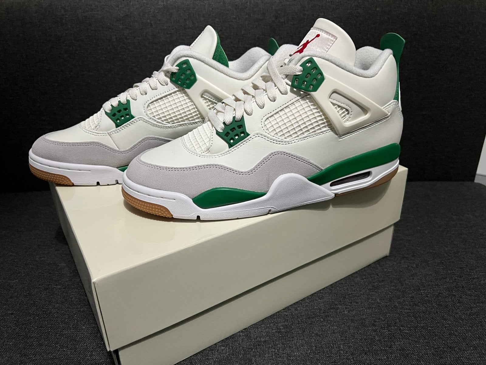 Nike SB x Air Jordan 4 Retro Pine Green | maat 44 | Nieuw, Ophalen of Verzenden, Nieuw, Wit, Sneakers of Gympen