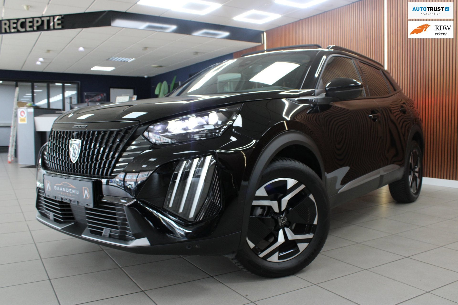 Peugeot 2008 1.2 PureTech 130 GT Automaat | Adaptieve Cruise, Auto's, Stof, Gebruikt, 1199 cc, Zwart