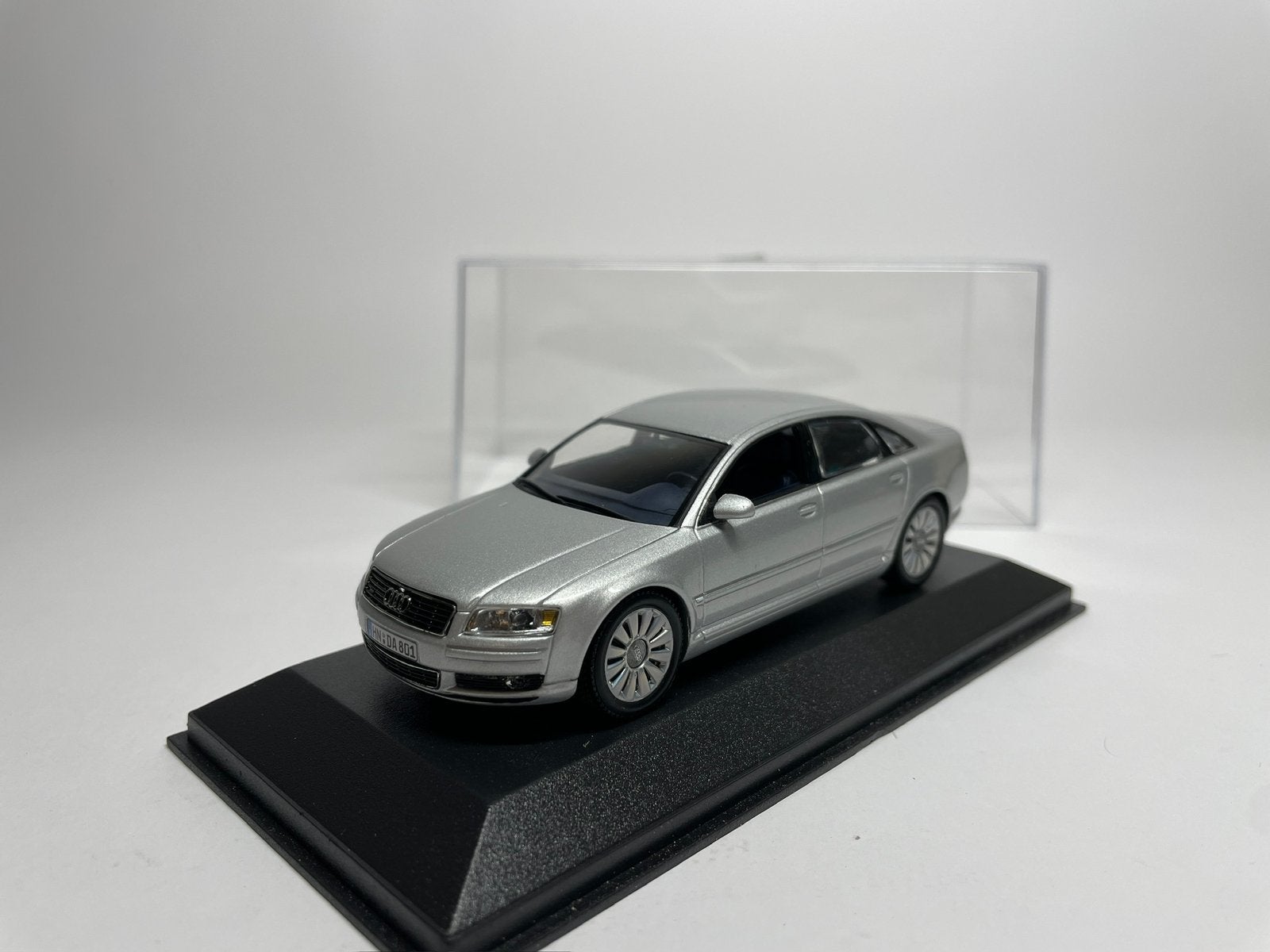 Minichamps Audi A8 collectors model, Ophalen of Verzenden, Zo goed als nieuw, Auto, MiniChamps