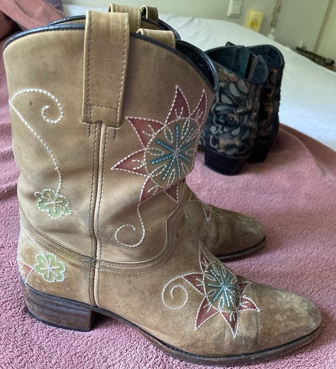 Sendra laarzen,  beige met geborduurde bloemen, maat 42, Kleding | Dames, Hoge laarzen, Beige, Ophalen of Verzenden, Gedragen