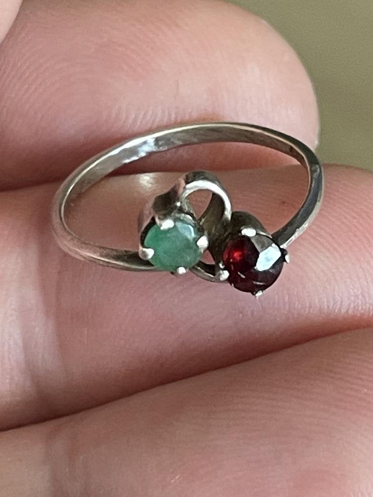 Zilveren vintagering met smaragd en granaat, Ophalen of Verzenden, Zo goed als nieuw, Nvt, Dame of Heer