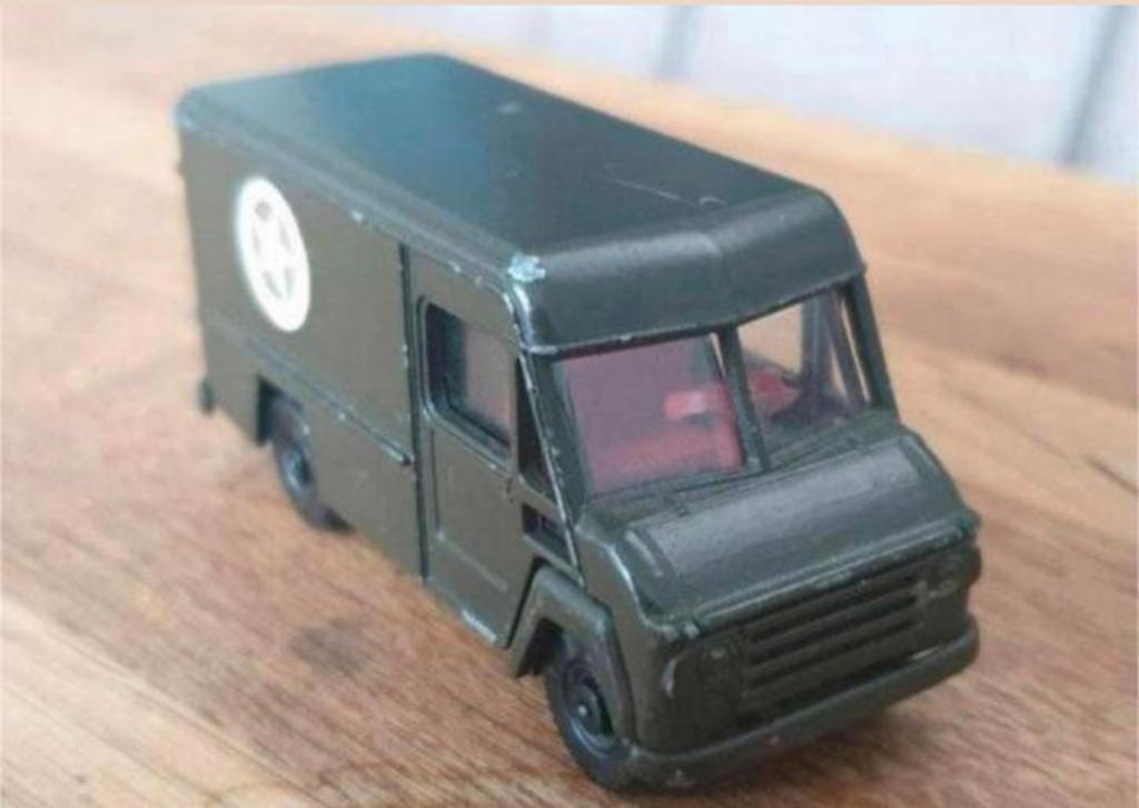 Efsi Commer 302 Army – schaal 1:64 – Made in Holland, Hobby en Vrije tijd, Modelauto's | Overige schalen, Ophalen of Verzenden
