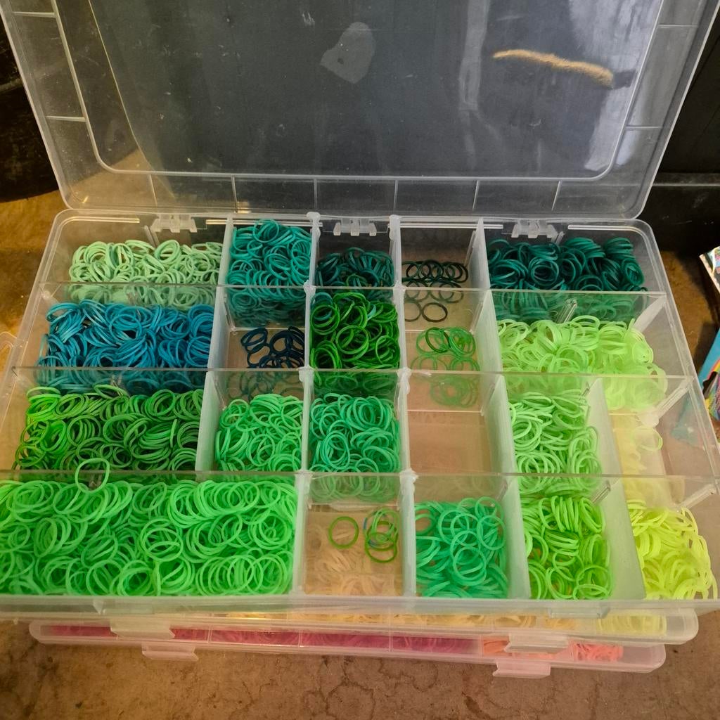 Grote collectie Loom Bandjes en accessoires, Overige thema's, Meerkleurig, Ophalen of Verzenden, Zo goed als nieuw