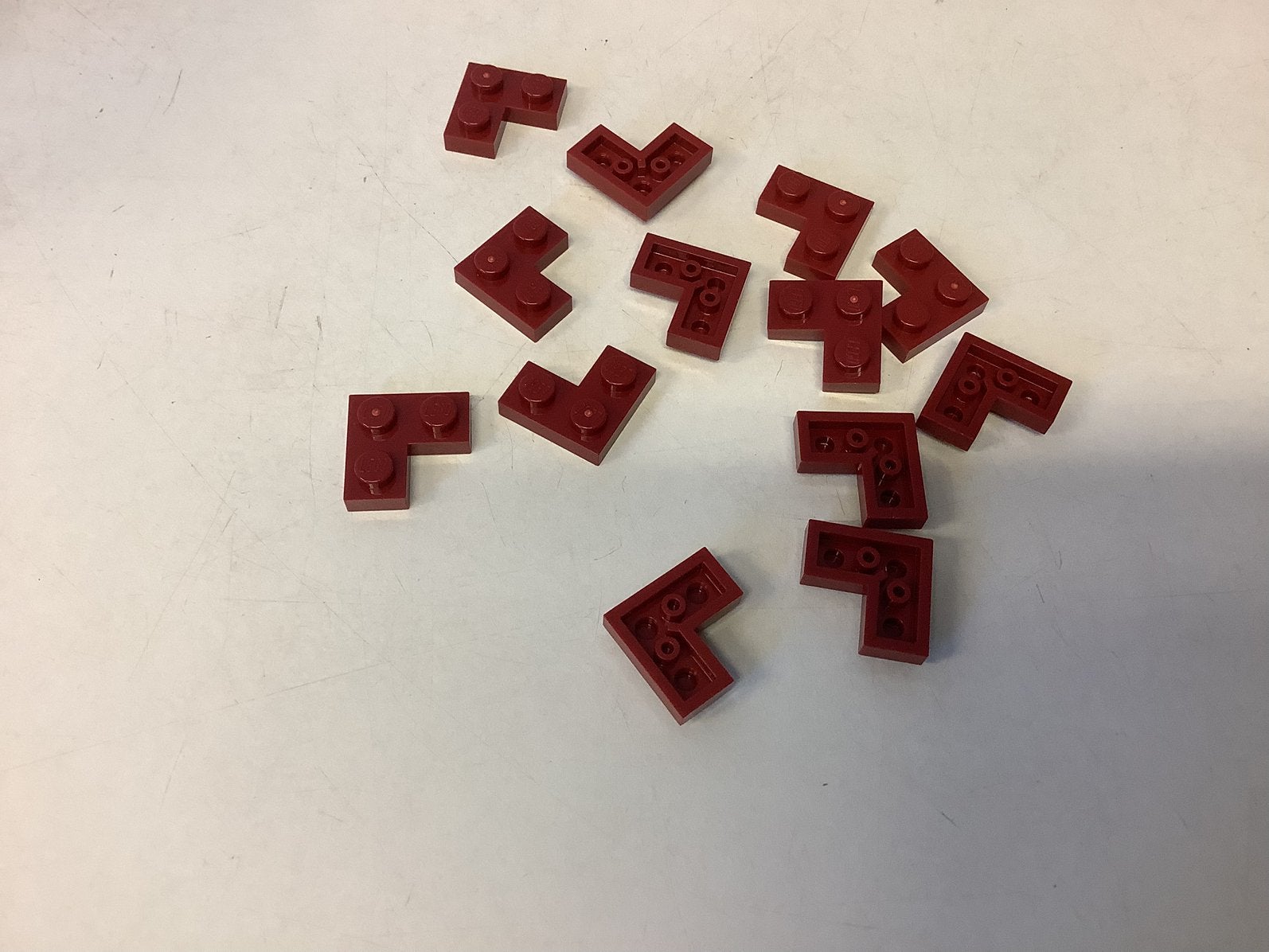Lego plaat 2x2 hoek donker rood, Kinderen en Baby's, Ophalen of Verzenden, Gebruikt, Losse stenen, Lego