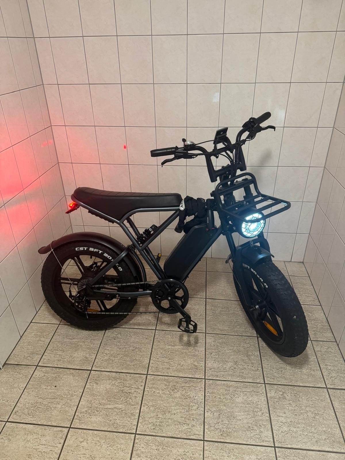 ORGINELE OUXI H9 E-bike / Fatbike, Fietsen en Brommers, Elektrische fietsen, Ophalen, Zo goed als nieuw, 30 tot 50 km per accu