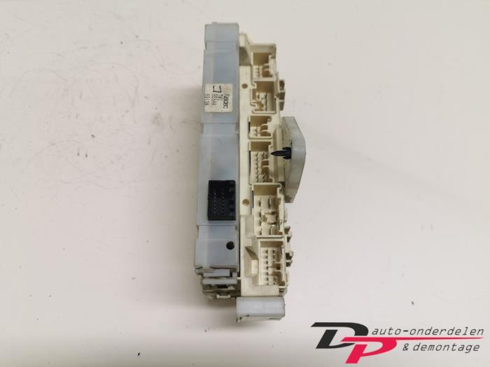Zekeringkast van een Mazda 323F, Gebruikt, -, -, Ophalen of Verzenden