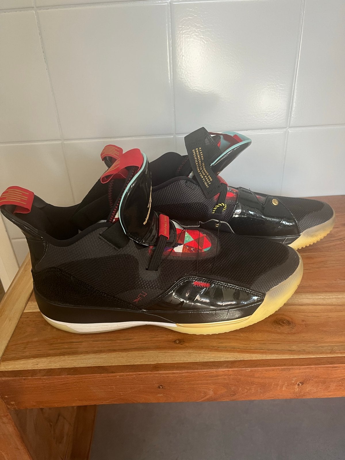 Nike Air Jordan XXXIII PF - Zwart/Rood/Goud, Ophalen of Verzenden, Zo goed als nieuw, Zwart, Sneakers of Gympen