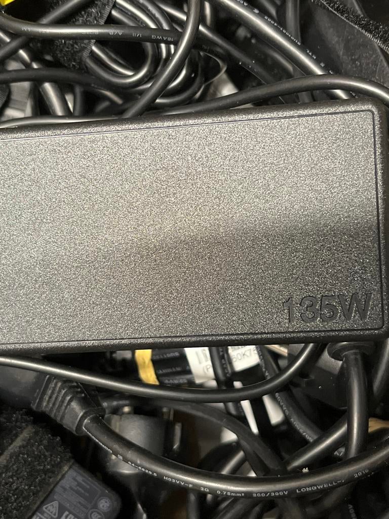 Lenovo 135W Oplader - Origineel en Zo goed als nieuw, Ophalen of Verzenden, Zo goed als nieuw