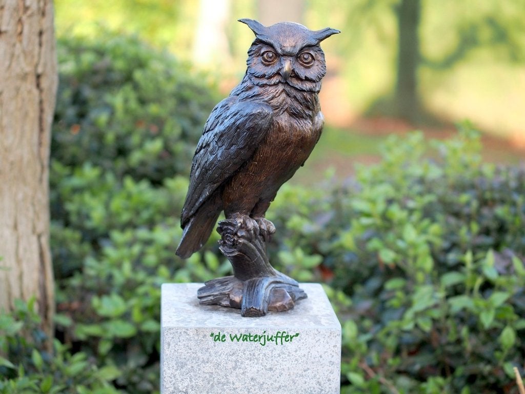028* Bronzen uil op stam (Boven €75 geen verzendkosten), Tuin en Terras, Ophalen of Verzenden, Nieuw, Overige materialen, Dierenbeeld