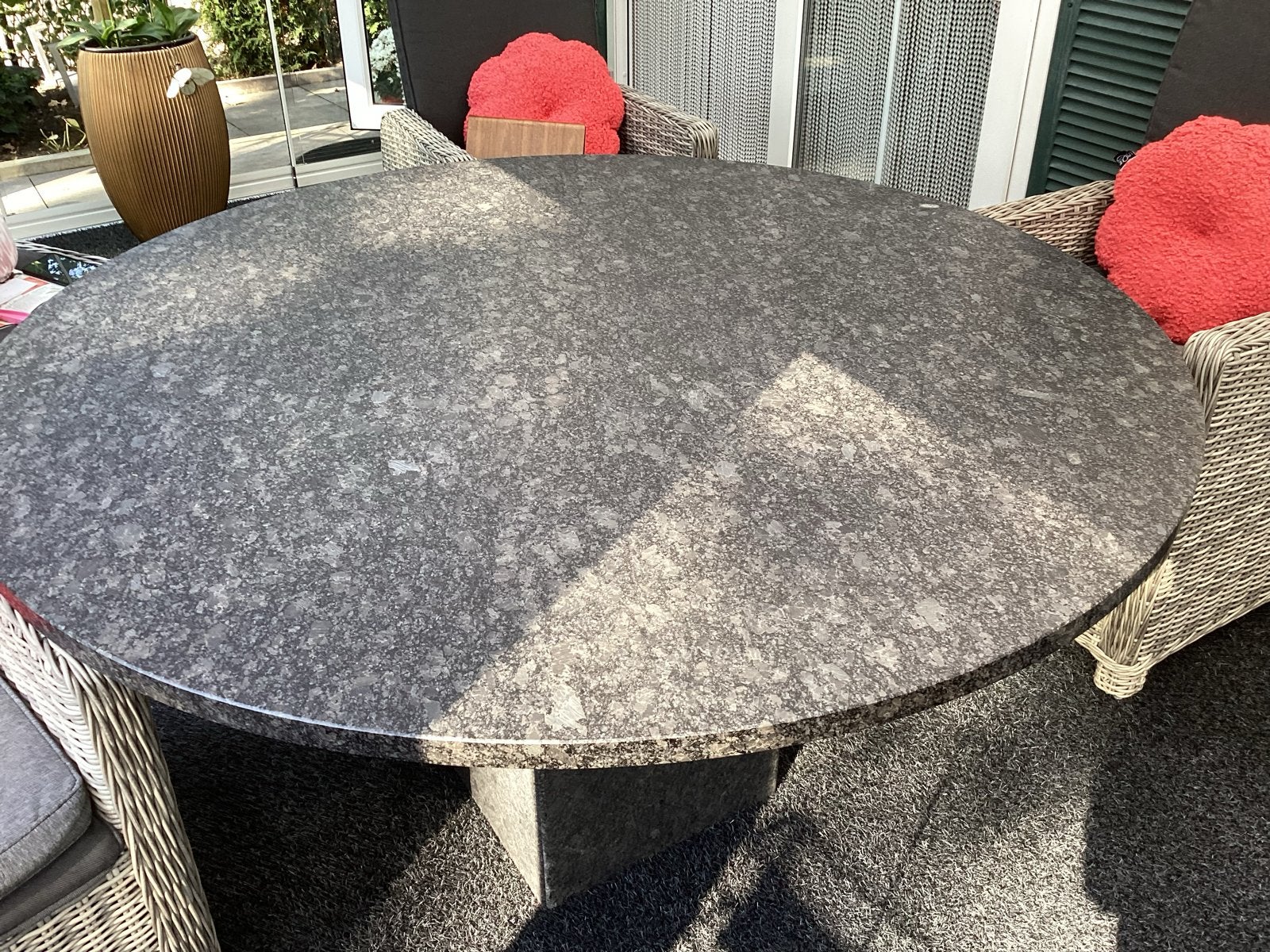 Ronde granieten tuintafel - Duurzaam en stijlvol, Huis en Inrichting, Ophalen, Overige materialen, 100 tot 150 cm, Rond
