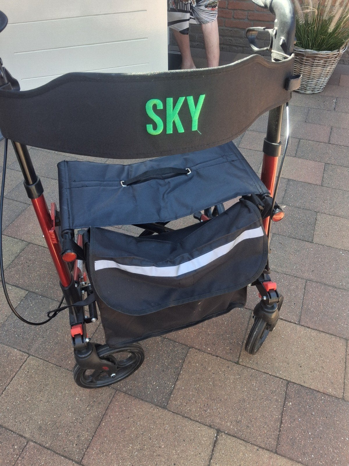 rollator donker rood, Diversen, Rollators, Ophalen, Zo goed als nieuw